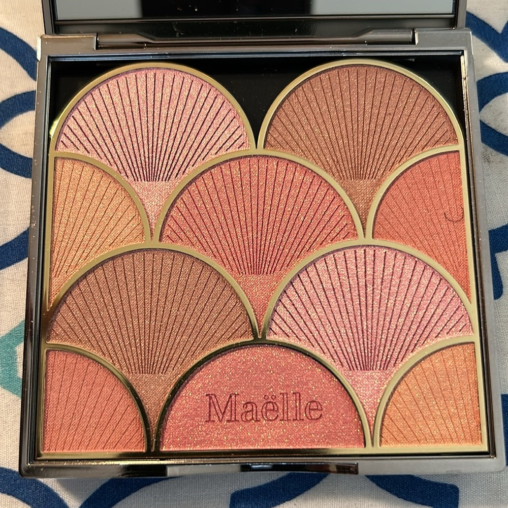 Makeup - Picture 2 of 2